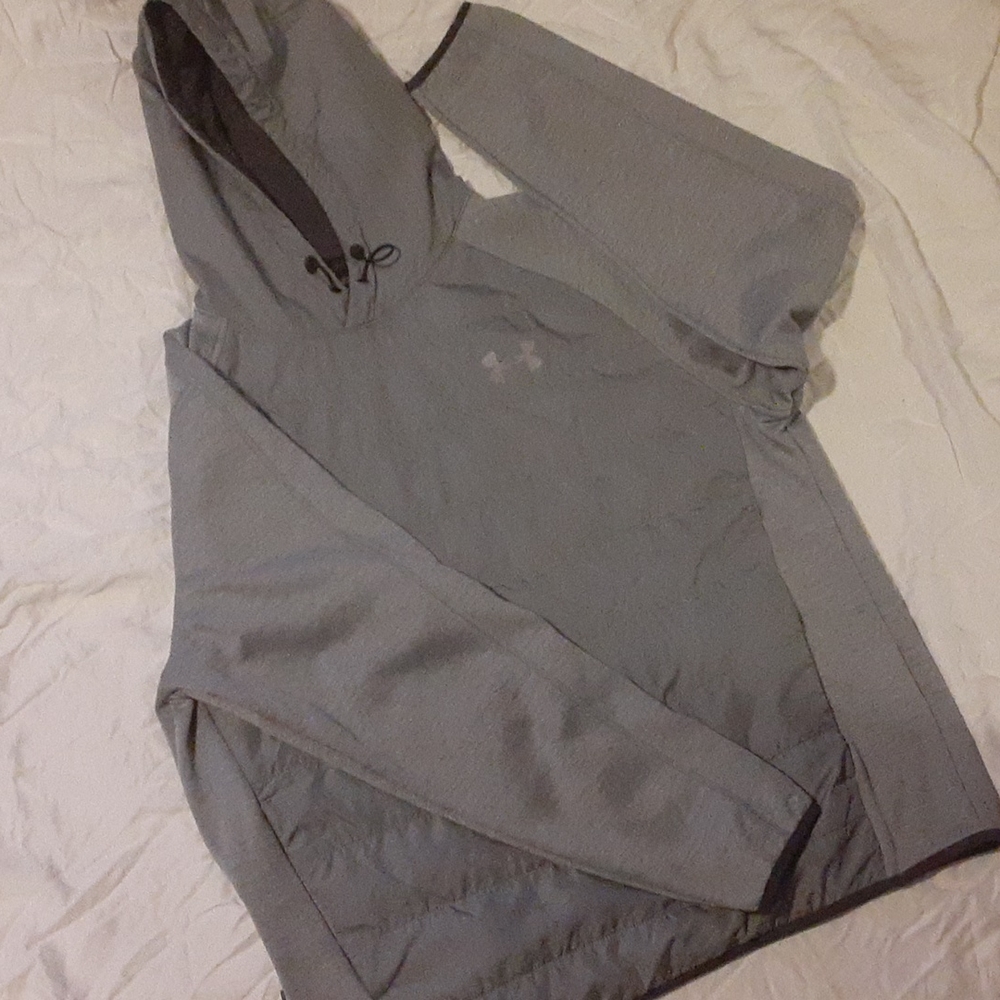 Mens L under Armour sweater w/ hoodie